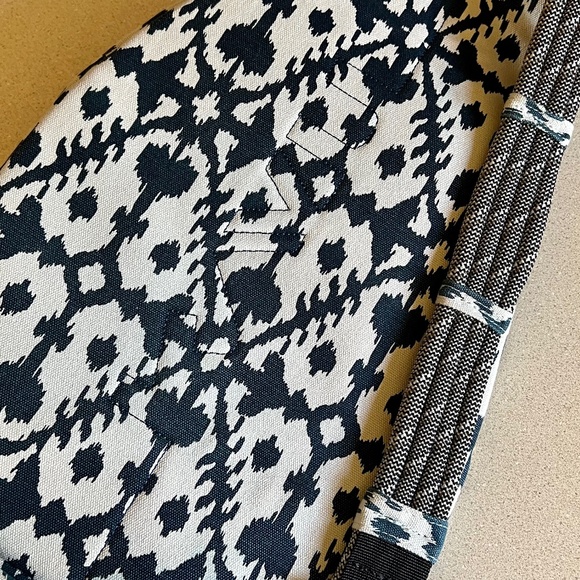 KAVU Navy/Cream Shoulder Bag - Picture 6 of 8